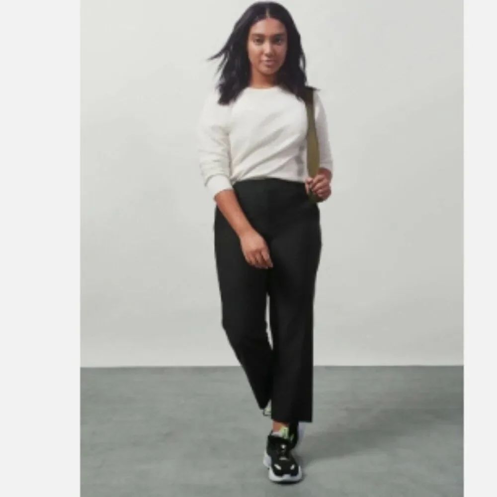 Like New! Athleta Stella Straight Crop Pant Black Work Travel in Size 10